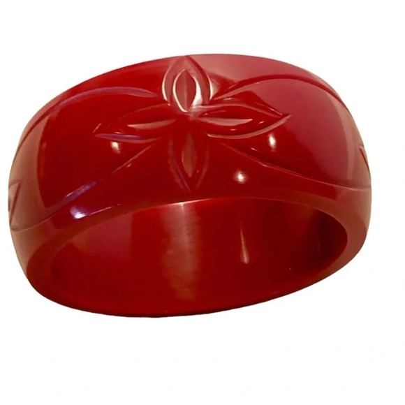 BAKELITE Vintage 1940s-50s Heavy Carved Tomato Red Bangle Bracelet - Picture 3 of 9